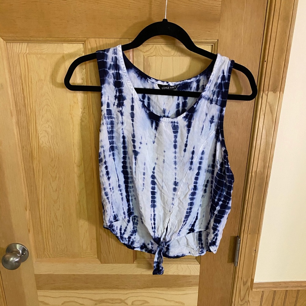 Tie dye keyhole front tank top